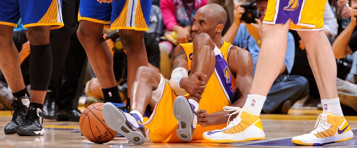 Kobe Bryant tears his left Achilles tendon.